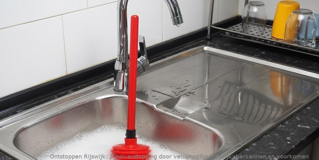 Rioolverstopping door vetophoping Rijswijk: herkennen en voorkomen